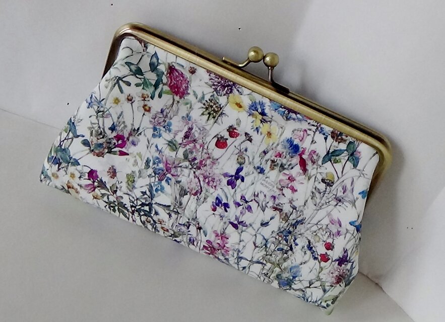 リバティ　ワイルドフラワ－ズ　がま口コスメポーチ　