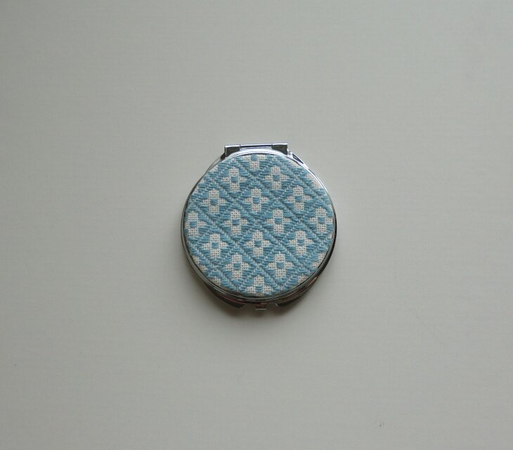 こぎん刺しのコンパクトミラー（あじさい色）