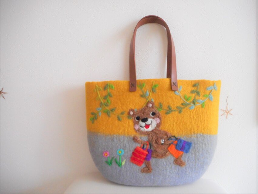 気分も上がるお買い物に　クマさん ご機嫌バッグ