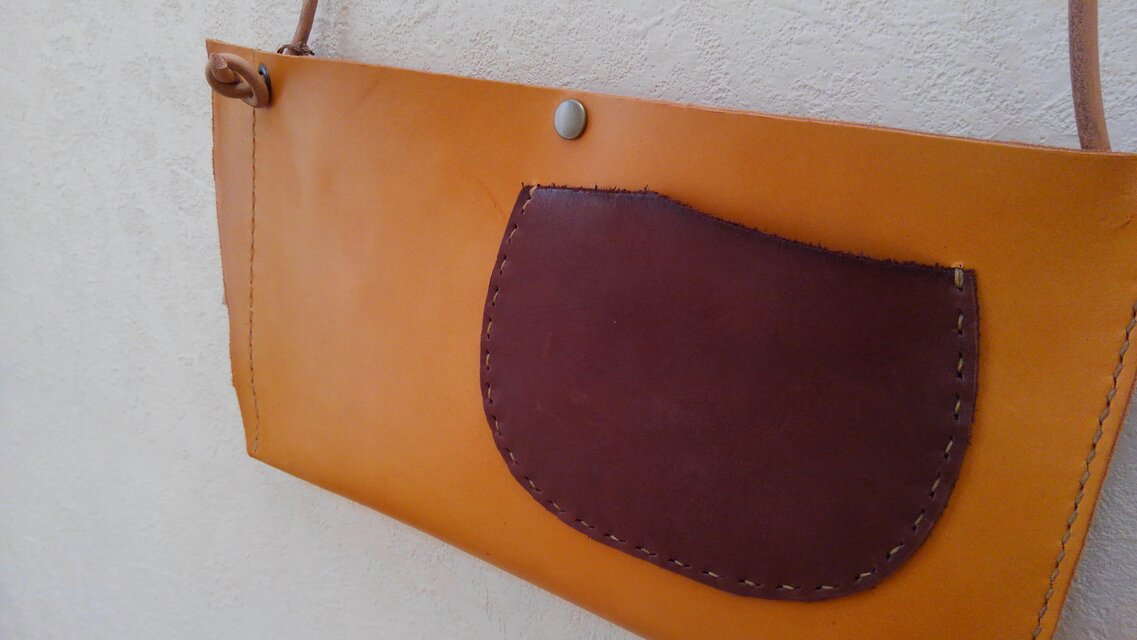 国産ヌメ　キャメル　横長ポシェット