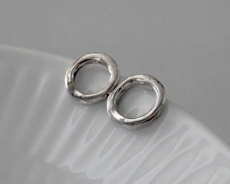 彫金サークルスタッドピアス