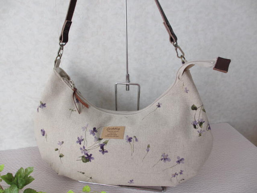 生成り地にスミレのグラニーバッグ