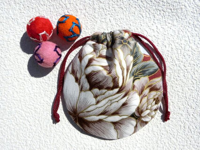 ミニ巾着袋　光沢えんじ色金彩花柄　御守り　アクセ収納　プレゼントにも　再販