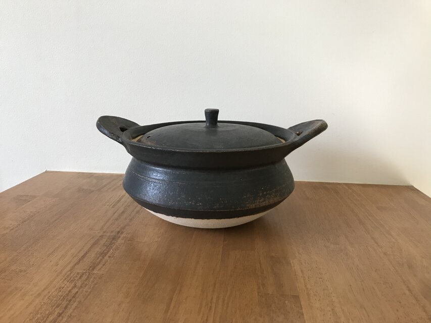 マットブラックのシックな土鍋