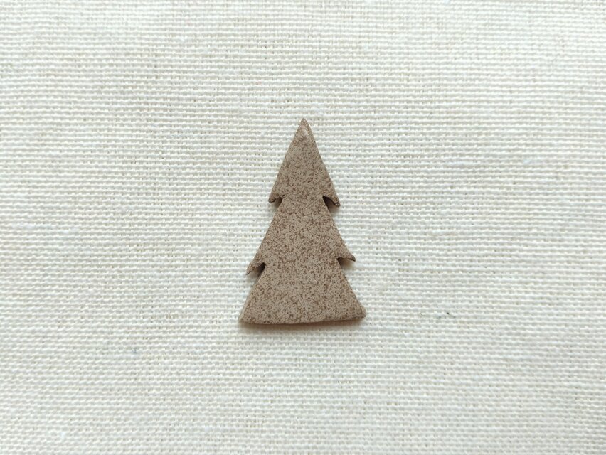 もみの木のブローチ