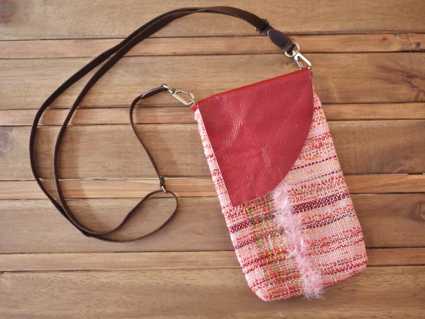 手織り　スマホポシェット