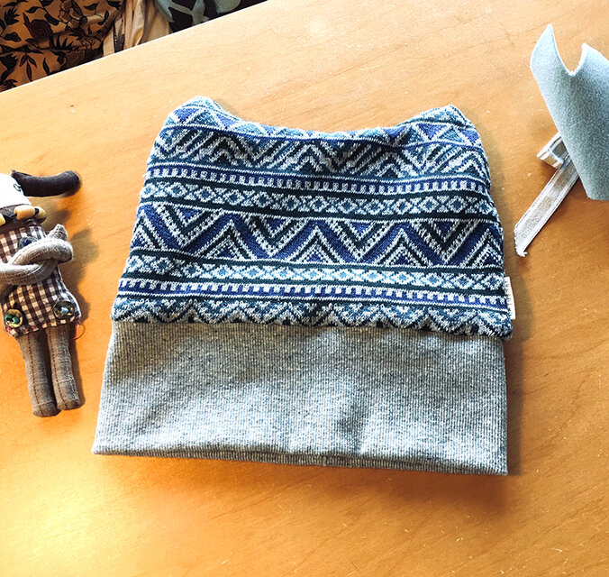 リバーシブル・つのニット帽ブルー　レディース（56-58cm）