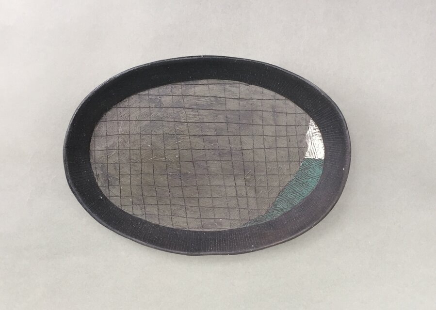 化粧掻き落とし文様　皿84