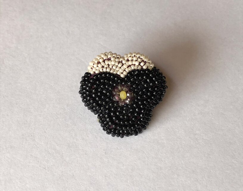 no.3. ビオラのブローチ