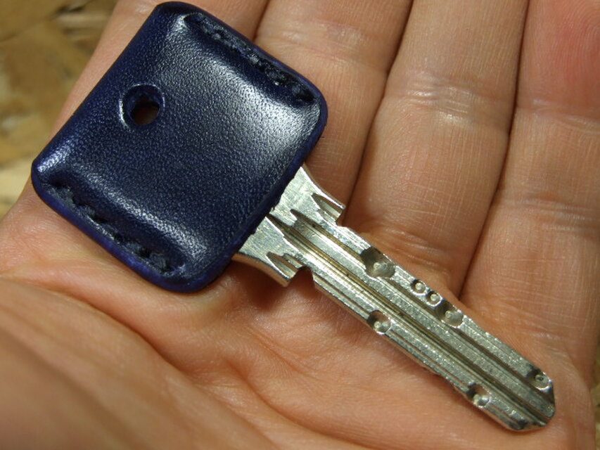 ルガトネイビーのキーカバー　