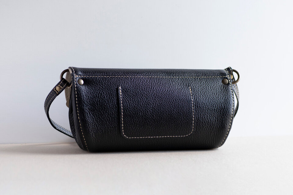 N*A様 黒レザーショルダーバッグ 改良版』コロンと丸いショルダーバッグ ブラック シュリンクレザー 黒