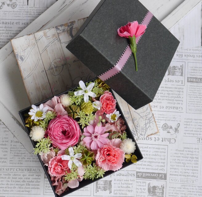 母の日に　バラとカーネーションのギフトBOX あざやかピンク