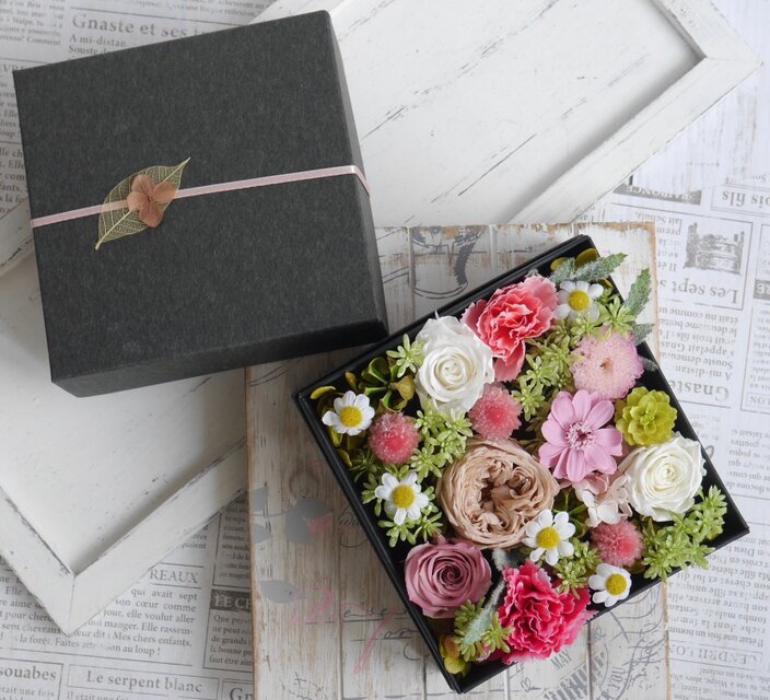 母の日に　バラとカーネーションのギフトBOX くすみピンク