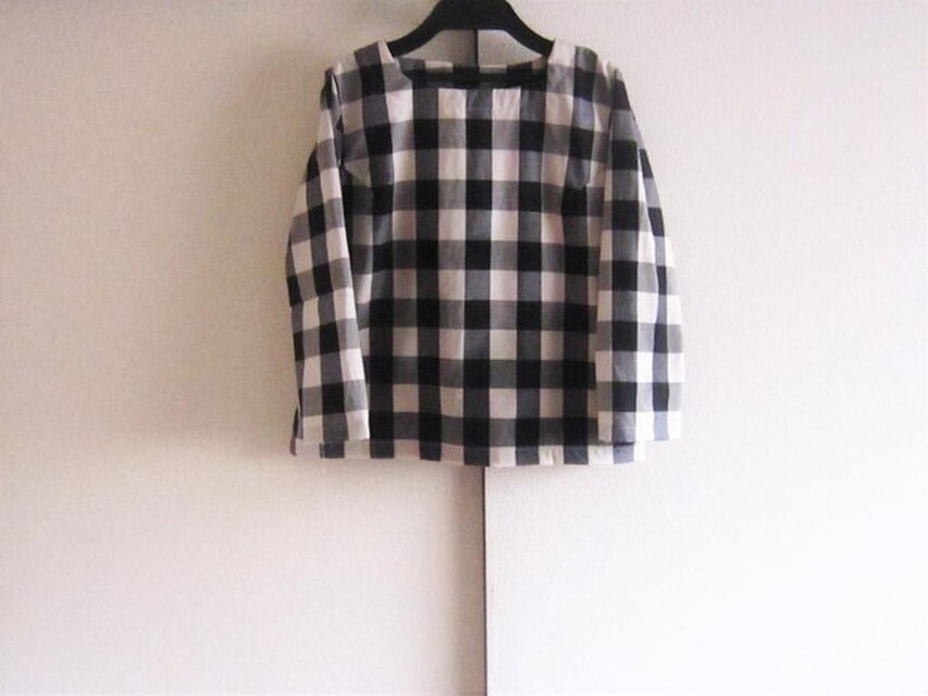 チェックのブラウス３７