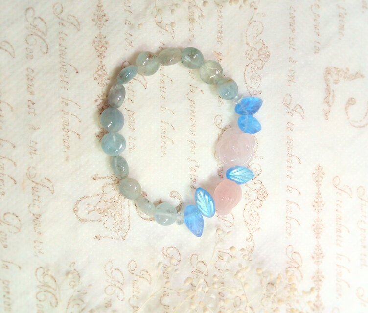 アクアマリン・ローズクォーツ・樹脂リーフ（ゴムブレスレット）