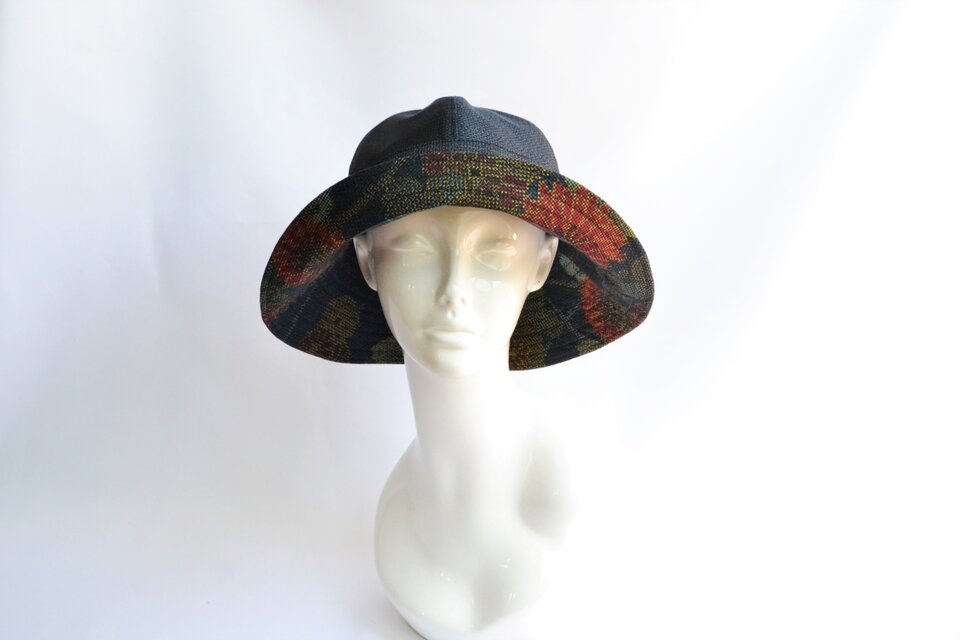 大島紬つば広ハット：藍大島×花模様の紬・着物リメイク・着物地帽子・２日営業日以内発送・国内送料無料 1904h05