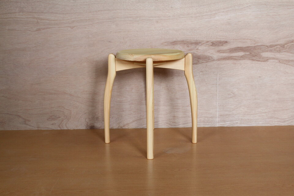 スツール１・ヒノキ材