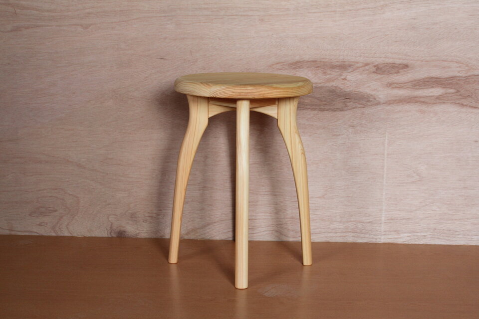 スツールＲ・ヒノキ材