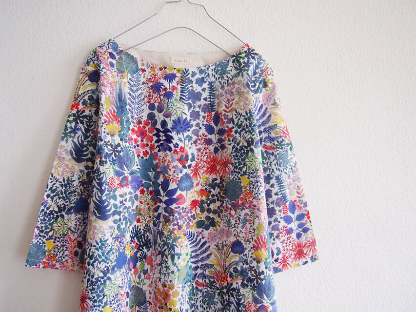 Liberty：Fresco シンプルチュニック（ブルー／レッド）