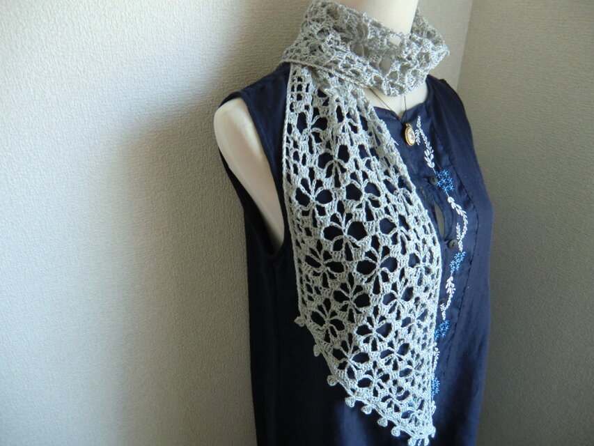 リネン　麻　花模様のストール（メランジライトグレー）