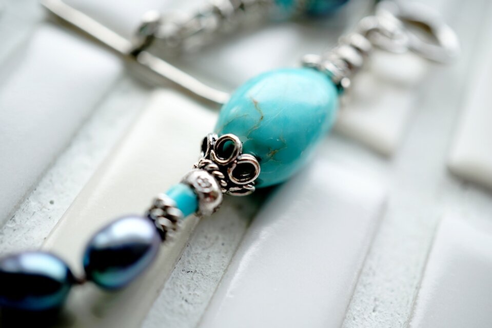 ライスパールとターコイズのロングネックレス