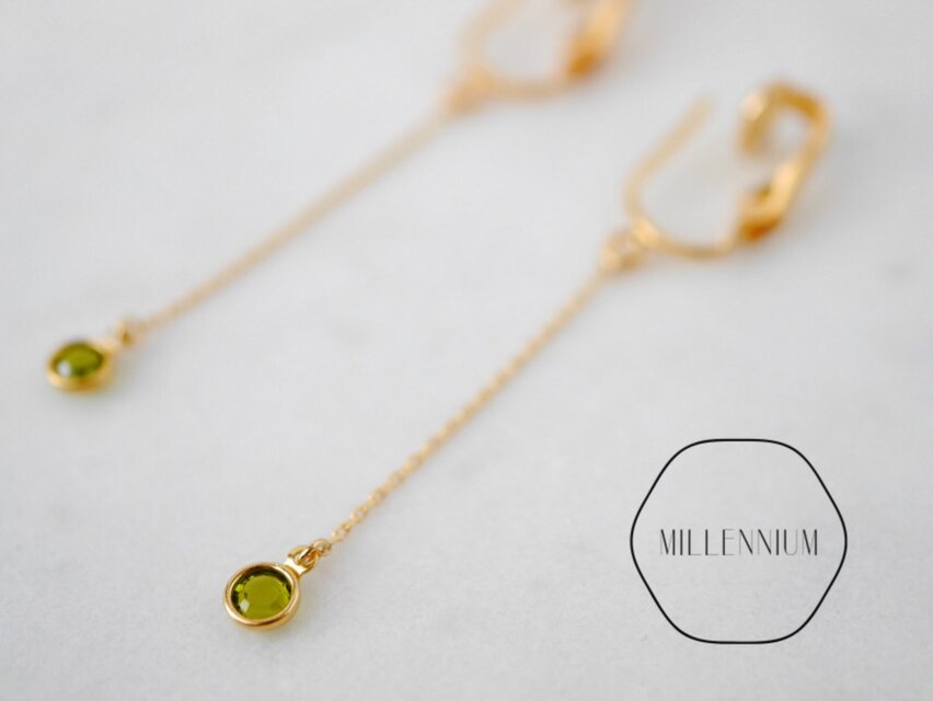 ゆれるヴィンテージスワロフスキーのイヤリング olive