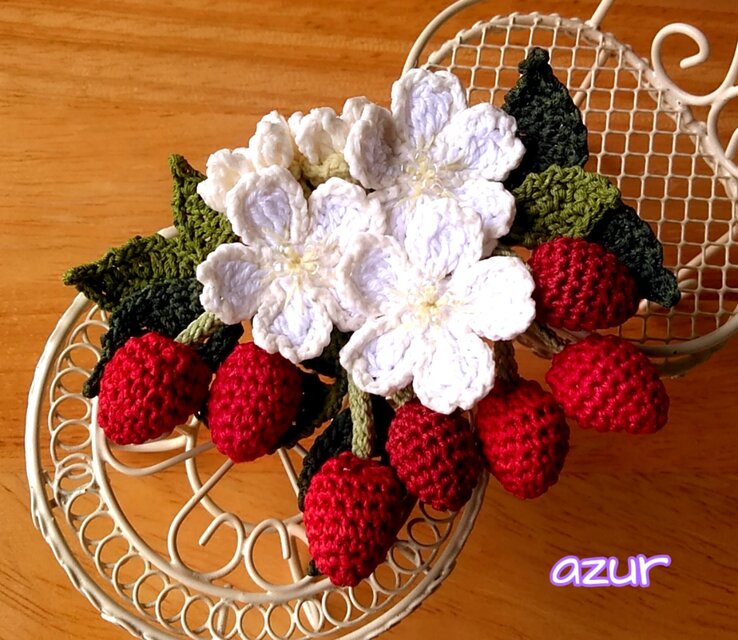 桜とサクランボのコサージュ