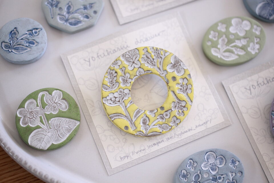 : : : 陶土の草花ブローチ : : : 91