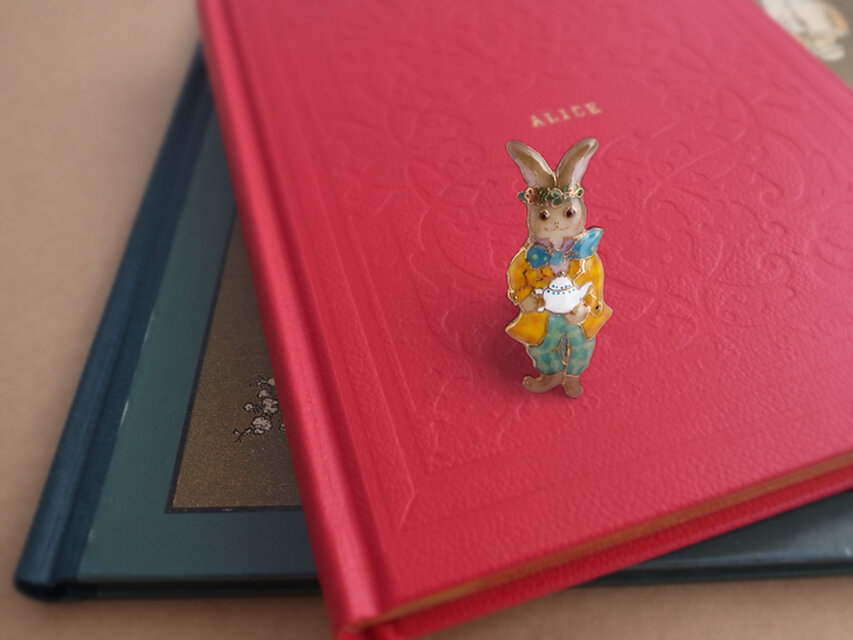 三月うさぎのブローチ 510