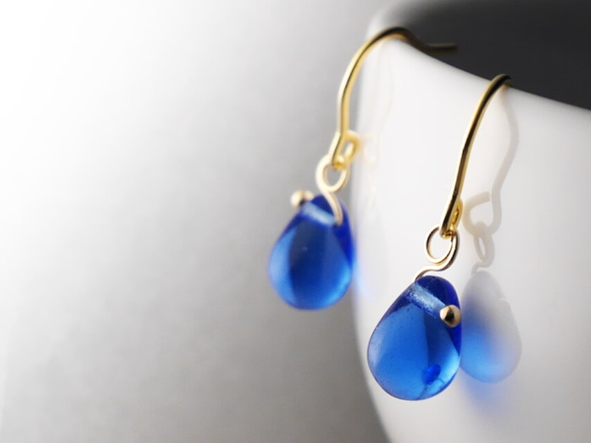チェコガラスのしずくピアス　瑠璃紺 ver.2