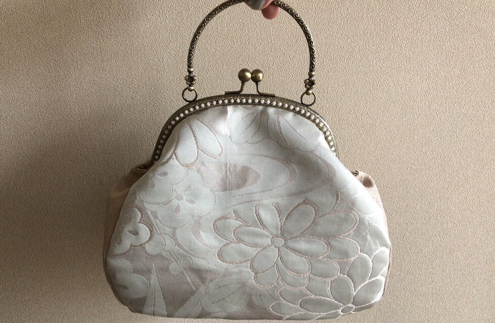 がまぐちバッグ・銀箔に淡いペパーミントグリーン花柄★