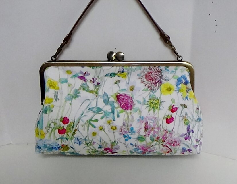 リバティ　ホビーラホビーレ限定　ワイルドフラワーズ　　がま口ミニバッグ　