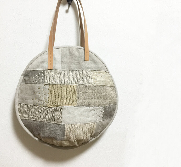 編み模様といろいろな生地のパッチワーク丸いかばん