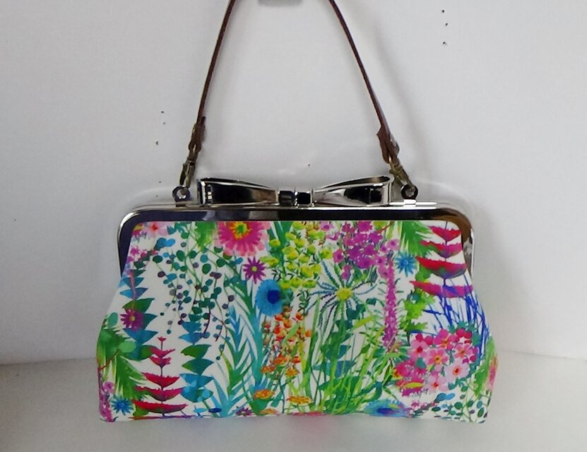 リバティ　ホビーラホビーレ限定　トレスコ　リボンがま口ミニバッグ　