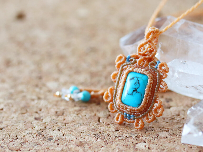 ブルーターコイズの小さな首飾り2【マクラメ】