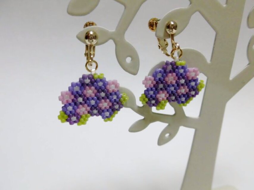 受注製作】紫陽花のピアス／イヤリング【紫色系】 | iichi 日々