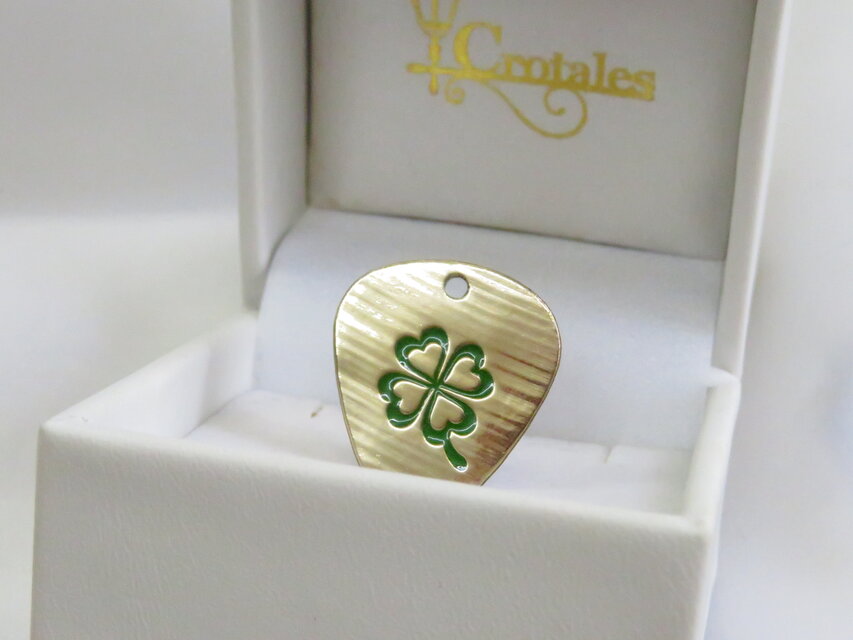 ピック型「クローバー」ペンダントトップ