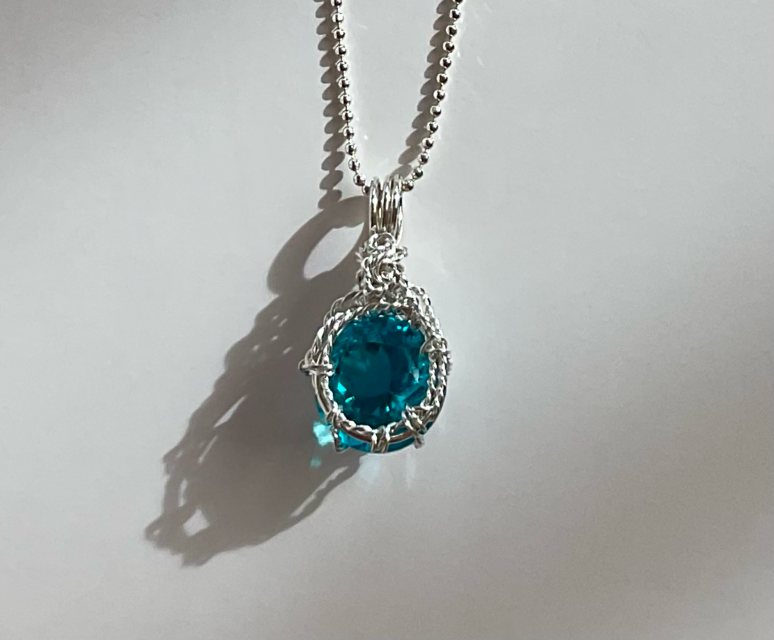 パライバガラスのプチジュエリー“インスピレーションと共に”