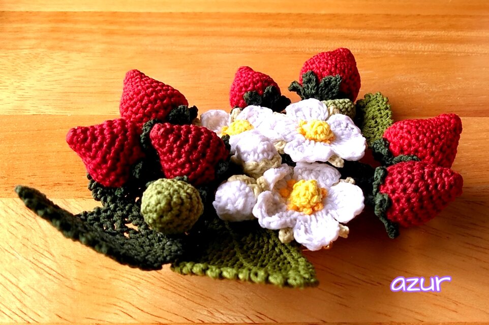 苺のコサージュ（大） 西洋イチゴ | iichi 日々の暮らしを心地よくする