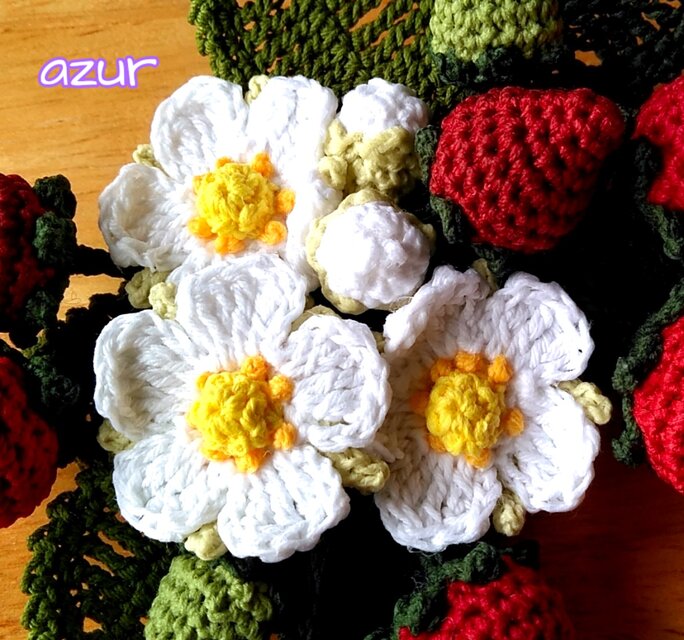 苺のコサージュ（大） 西洋イチゴ | iichi 日々の暮らしを心地よくする