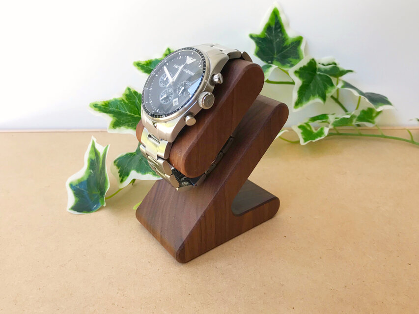 KATOMOKU 腕時計スタンド ウォールナット KM-103WA 削り出し iichi  日々の暮らしを心地よくするハンドメイドやアンティークのマーケットプレイス