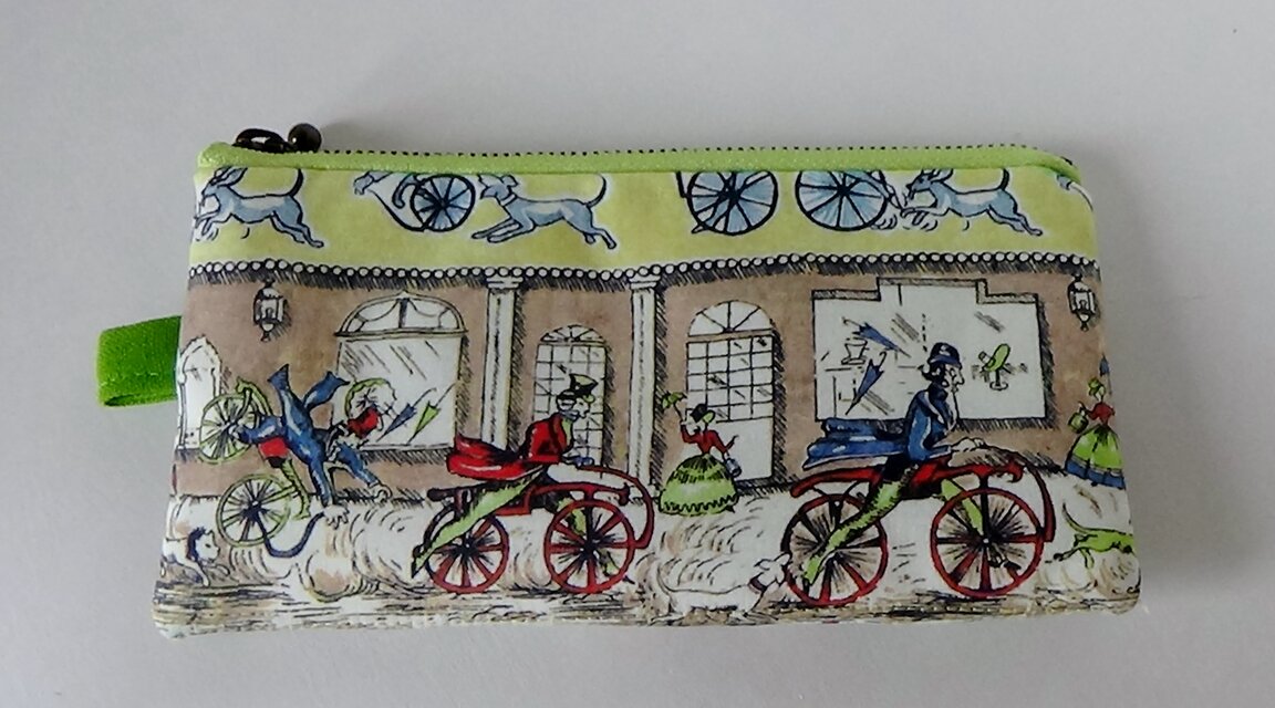 リバティ ヴィクトリアントリップ　サニタリーポーチ　カードケース