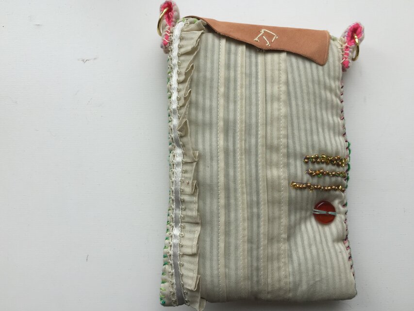 小さいポーチ　b