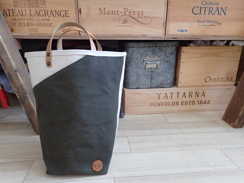 縦長のトートバッグ　重さなんと316g‼　その名は・・・gish(ギッシュ)