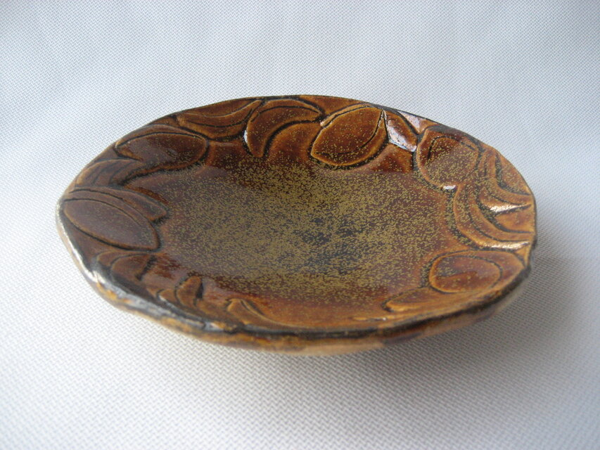 草木レリーフ 飴釉小皿