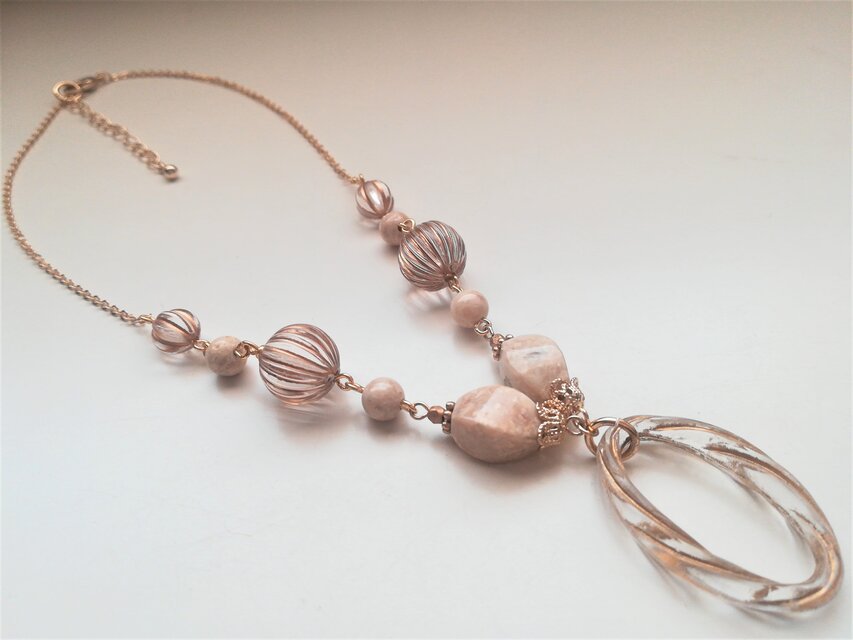 リバーストーンとアクリルビーズのメガネホルダーネックレス