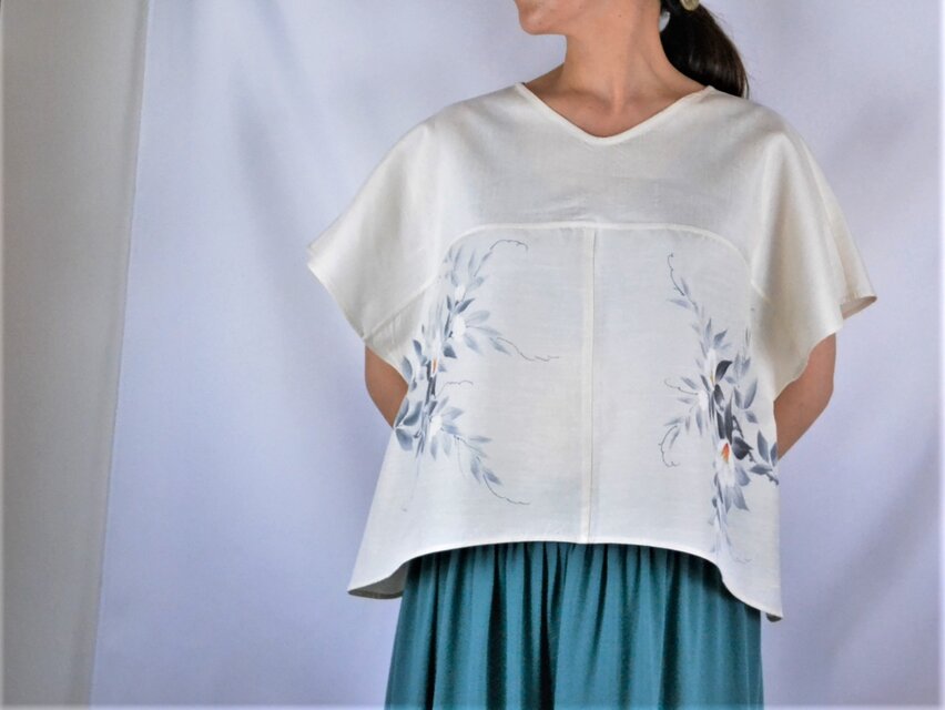 紬着物地トップス：白椿・手描きシャツ・着物リメイク・プルオーバー・和柄・２日以内発送・国内送料無料 ／ 1907sh07