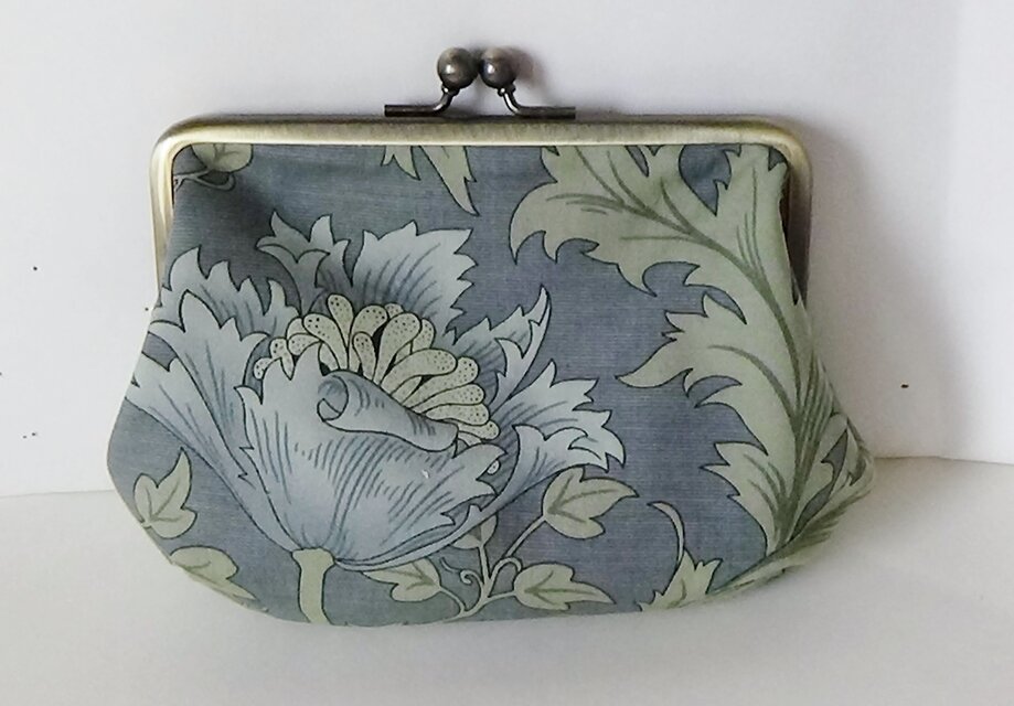 ウイリアムモリス　アネモネ　がま口ふっくらポーチ