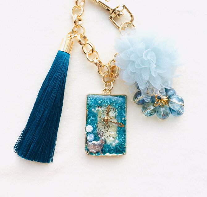 スクエアバッグチャーム ｳｻｷﾞ（凍える時）