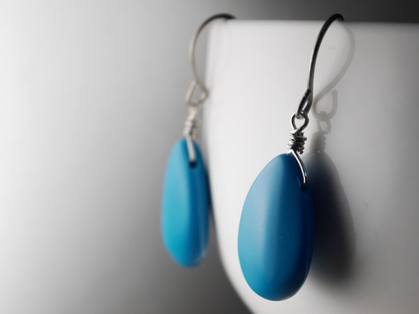 ターコイズのフラットドロップピアス